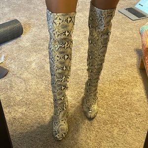 Unisa snakeskin boots